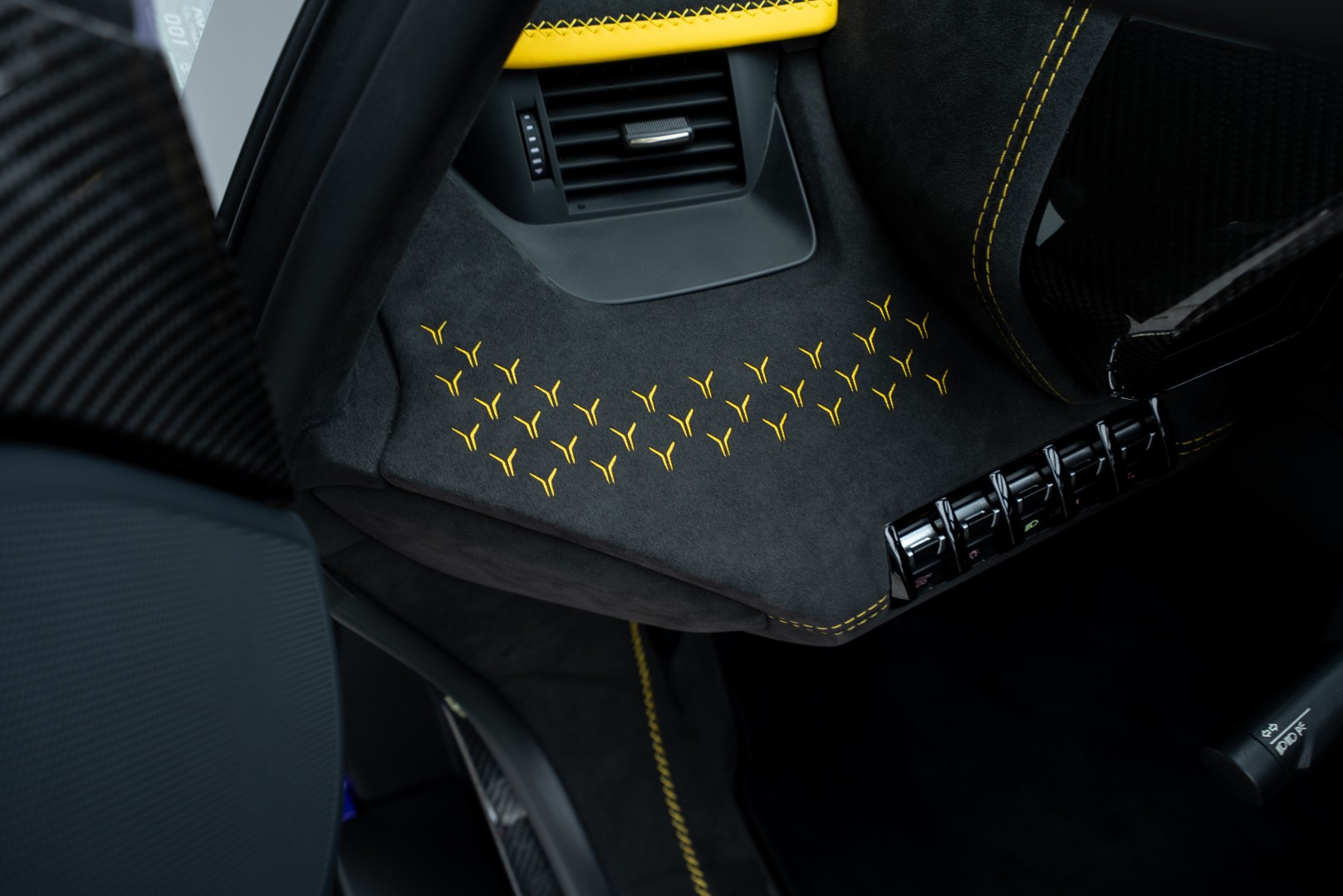 2022 LAMBORGHINI AVENTADOR ULTIMAE 01 OF 250. FULL CARBON